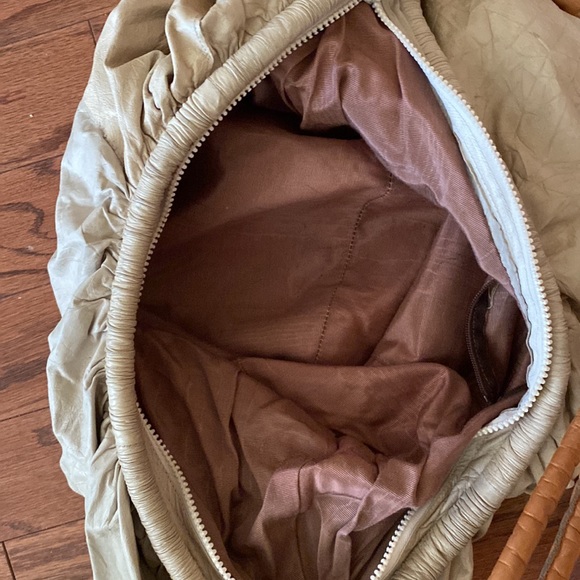 Lisandro Sarasola Oversized Leather Bag - Picture 8 of 8